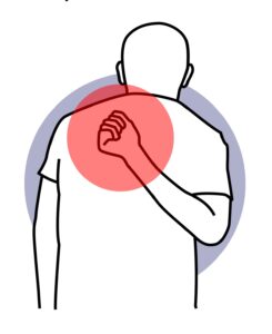 אדם עם כאבים בגב בצד שמאל למעלה